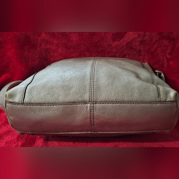 Fossil Brown Crossbody Bag with Adjustable Strap and Distressed Leather - Picture 4 of 13